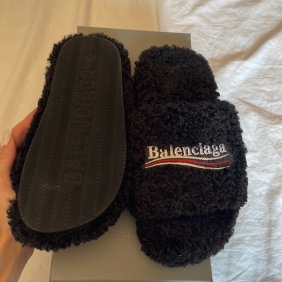 Balenciaga Furry Slide - Picture 3 of 7